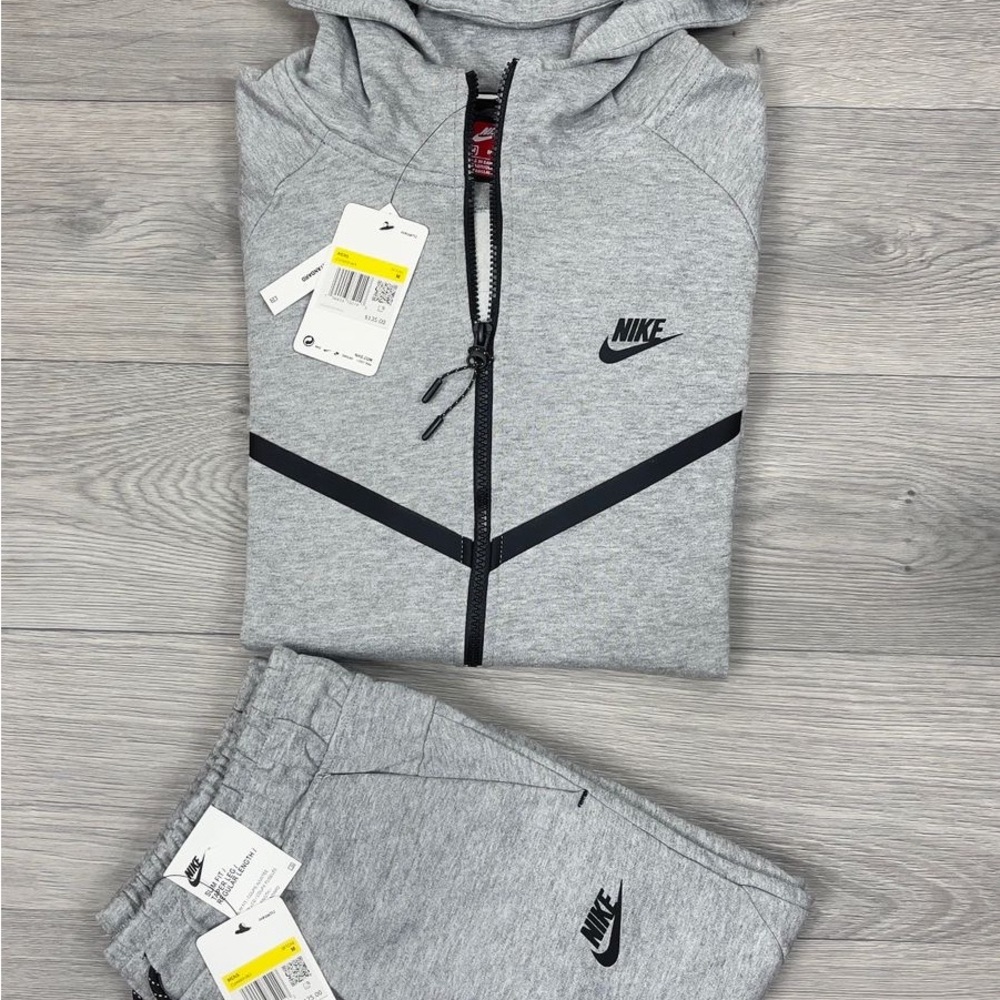 Nike Heather Gray Tracksuit with Black Accents